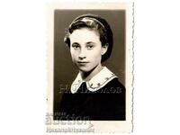 FOTO MICĂ VECHE A FETEI DE LICEN G082