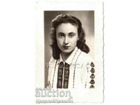 ΜΙΚΡΗ ΠΑΛΙΑ ΦΩΤΟΚΟΡΙΤΣΑ ΜΕ ΚΟΣΤΟΥΜΙΑ G083