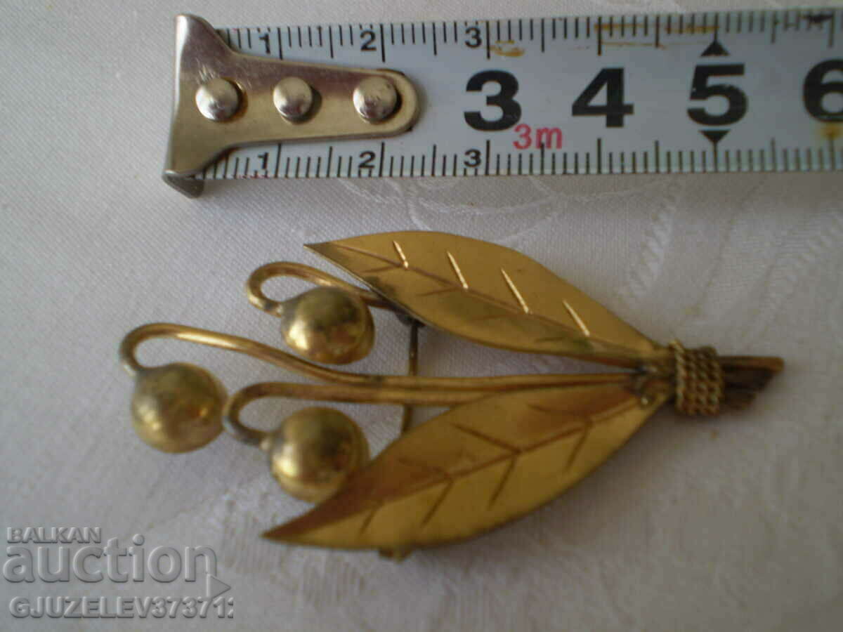 Δημοπρασία καρφίτσα παλιάς χρώματος