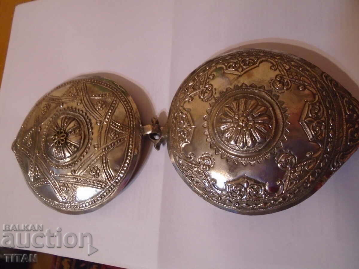 LARGE PAFTA, SILVER, WROUGHT, OF TWO DIFFERENT HALFS