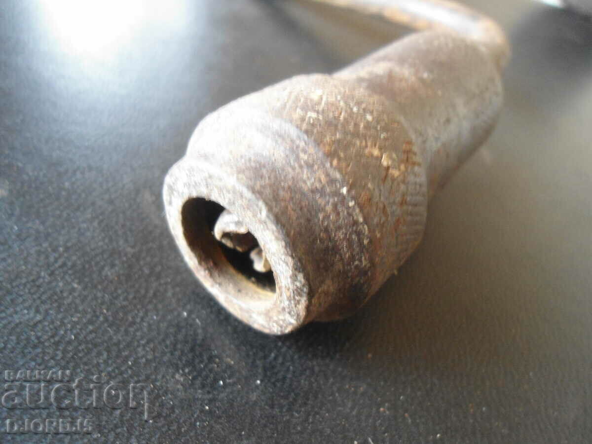 Παλιό εργαλείο, τρυπάνι με τιμή 5.00 BGN | € 2.56