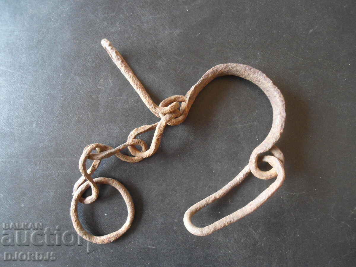 Auction Old side, shackles Auction Old side, shackles