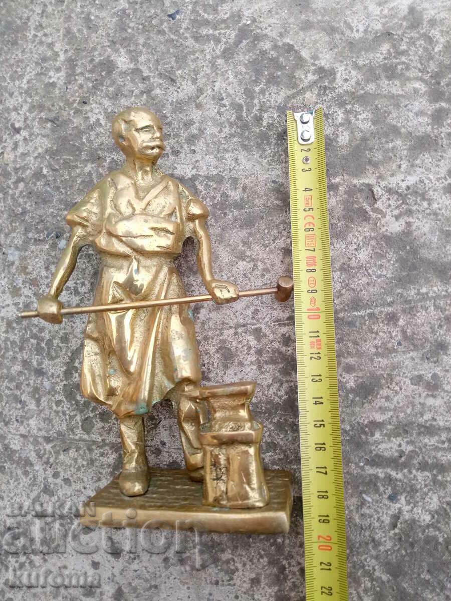 Old solid bronze statuette of a blacksmith with price 199.99 BGN | € 102.25 Old solid bronze statuette of a blacksmith with price 199.99 BGN | € 102.25
