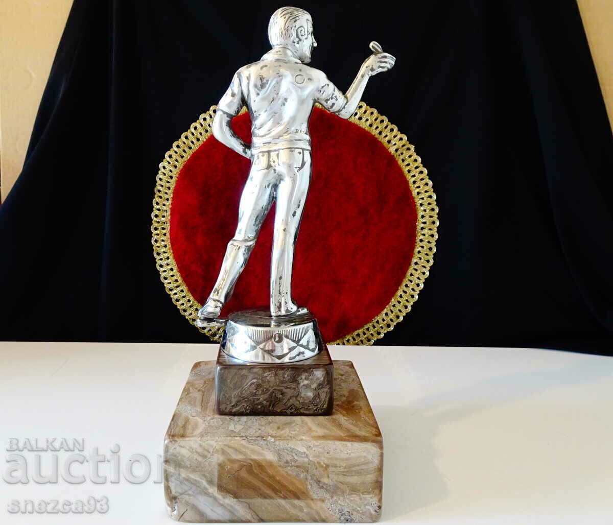 Delivery of Pewter figurine of a darts player 3 kg. Delivery of Pewter figurine of a darts player 3 kg.