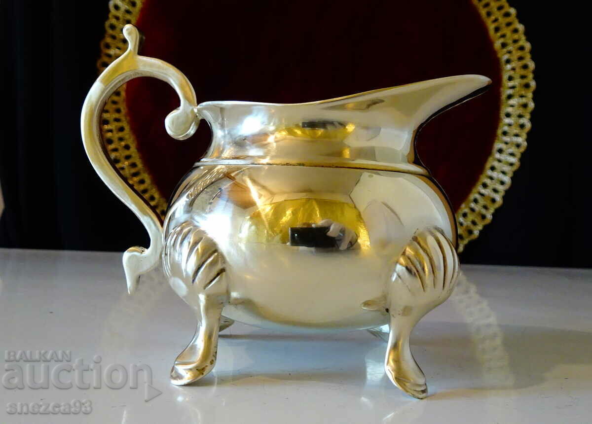 Αγγλική μπρούτζινη κανάτα, γαλατιέρα, κόσμημα Αγγλική μπρούτζινη κανάτα, γαλατιέρα, κόσμημα