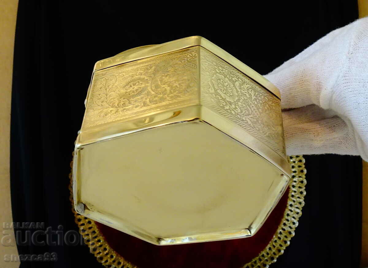 Auction Bronze candy box with the most beautiful embossed flowers Auction Bronze candy box with the most beautiful embossed flowers