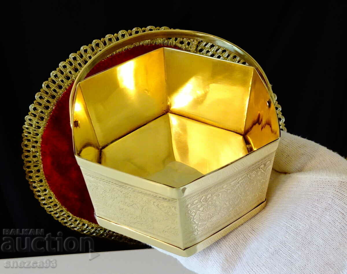 Bronze candy box with the most beautiful embossed flowers - 6 Bronze candy box with the most beautiful embossed flowers - 6