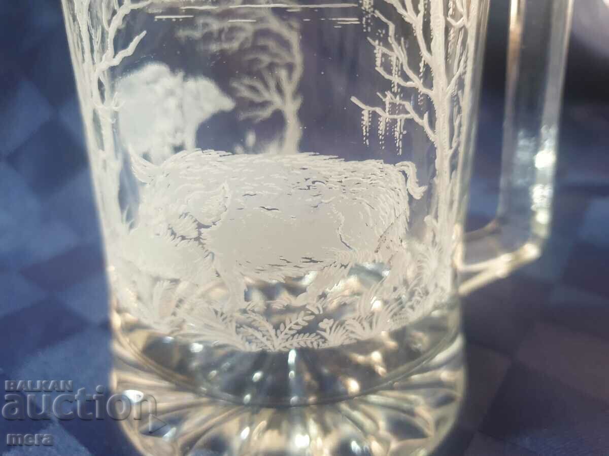 Crystal mug with hunting motifs with price 60.00 BGN | € 30.68