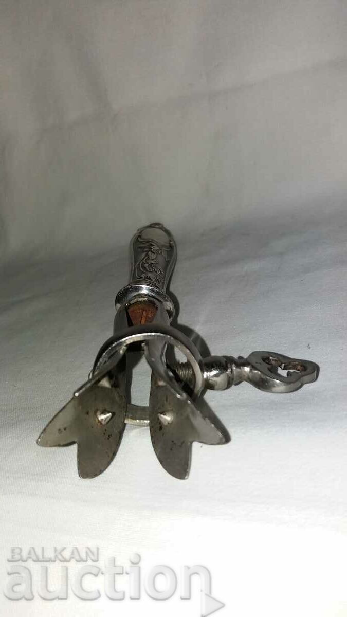 Licitație Unelte de ustensile antice cu maner argintiu Licitație Unelte de ustensile antice cu maner argintiu