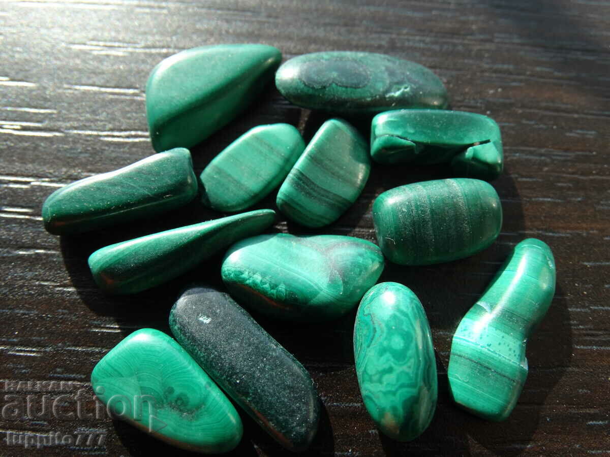 Φυσικός μαλαχίτης 83,15 καρατίων 12 τεμάχια με τιμή 59.99 BGN | € 30.67 Φυσικός μαλαχίτης 83,15 καρατίων 12 τεμάχια με τιμή 59.99 BGN | € 30.67