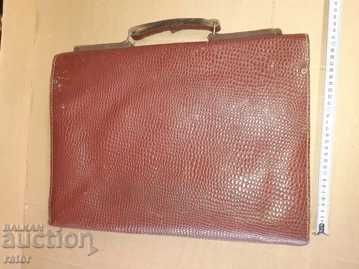 Very old leather bag, genuine leather with price 20.00 BGN | € 10.23 Very old leather bag, genuine leather with price 20.00 BGN | € 10.23