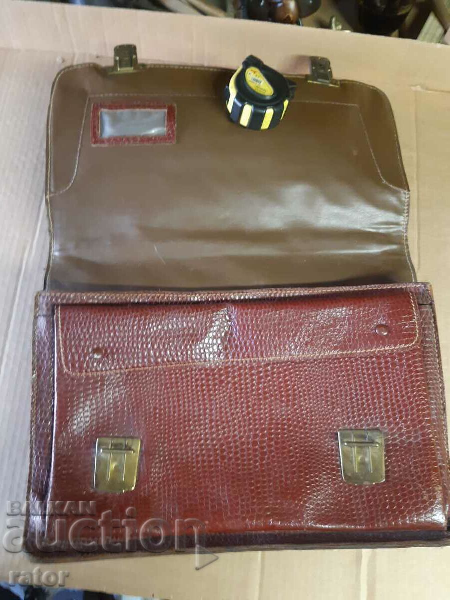 Auction Very old leather bag, genuine leather Auction Very old leather bag, genuine leather