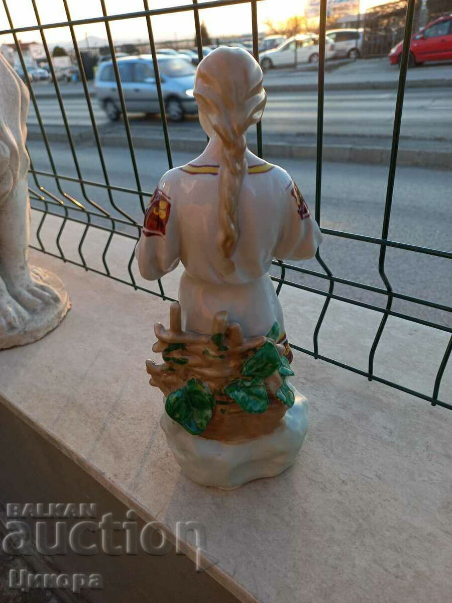 Delivery of RUSSIAN PORCELAIN FIGURE STATUE Delivery of RUSSIAN PORCELAIN FIGURE STATUE