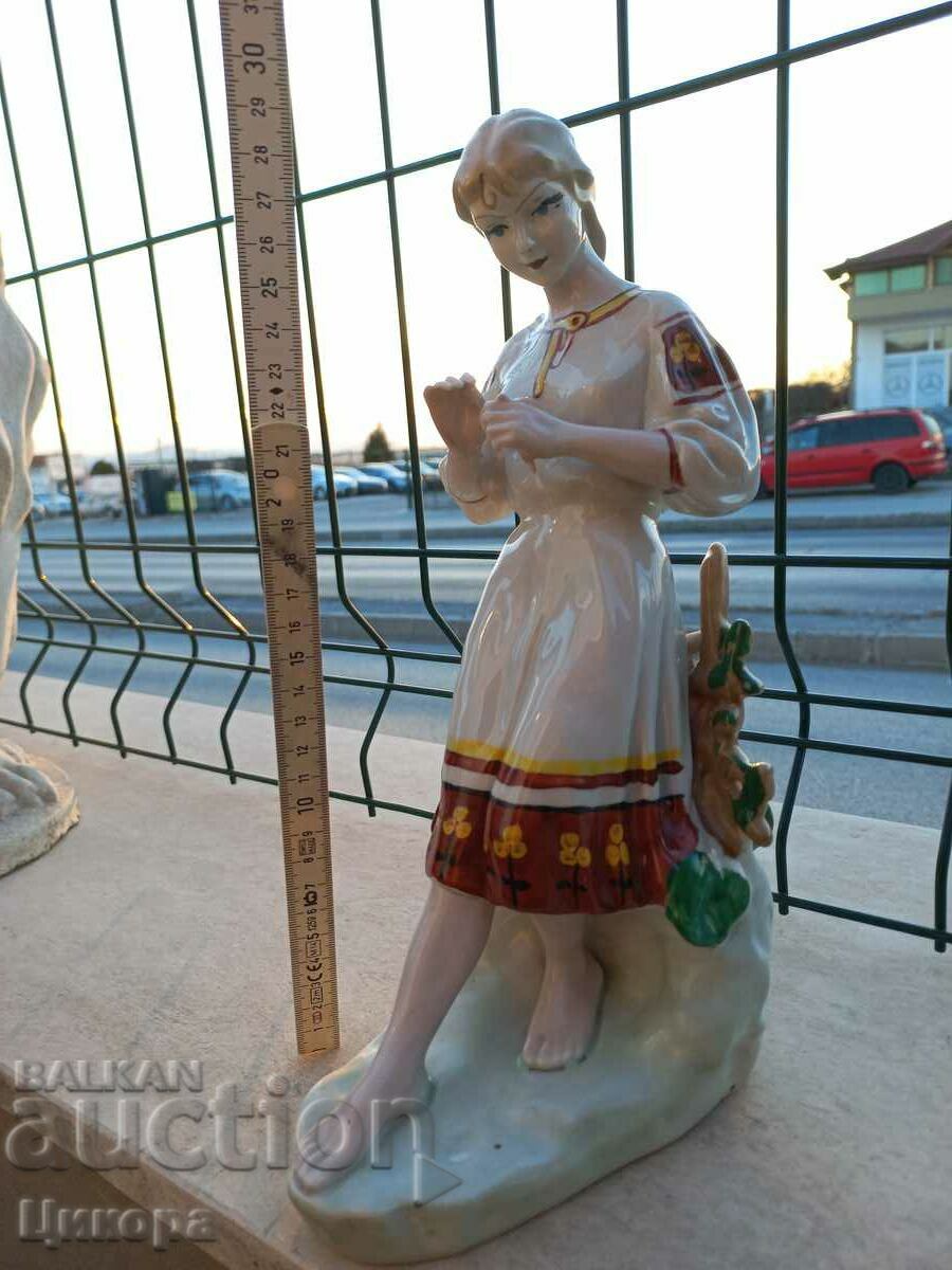 RUSSIAN PORCELAIN FIGURE STATUE - 5 RUSSIAN PORCELAIN FIGURE STATUE - 5