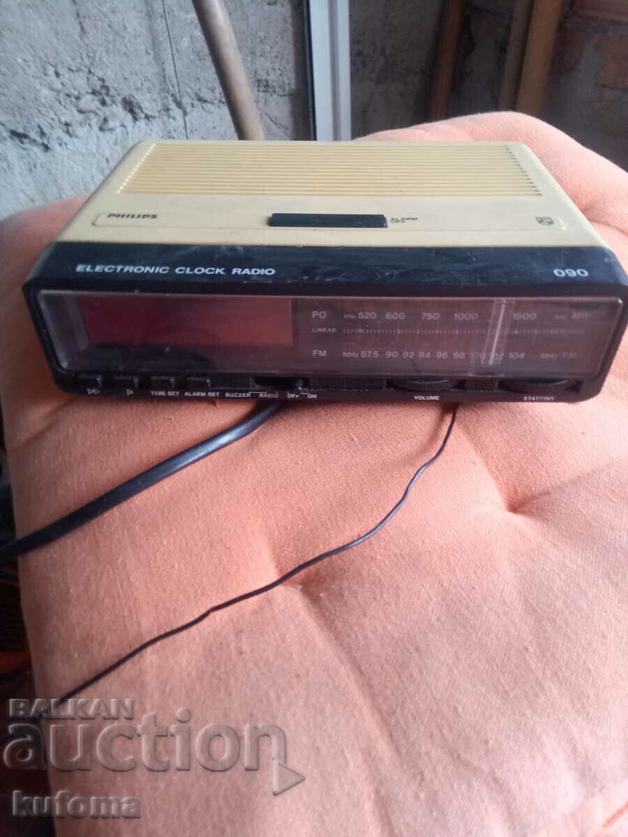 Auction Old Philips radio Auction Old Philips radio