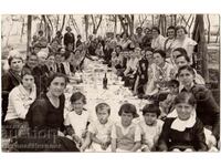 OLD PHOTO SHIPKOVO FAMILY HOLIDAY OUTDOOR TABLE G089