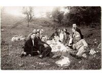 OLD PHOTO FAMILY HOLIDAY OUTDOOR TABLE G090