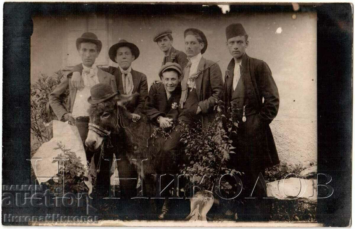 OLD PICTURE OF BACHELOR PARTY DONKEY WITH A BOMB G092 OLD PICTURE OF BACHELOR PARTY DONKEY WITH A BOMB G092