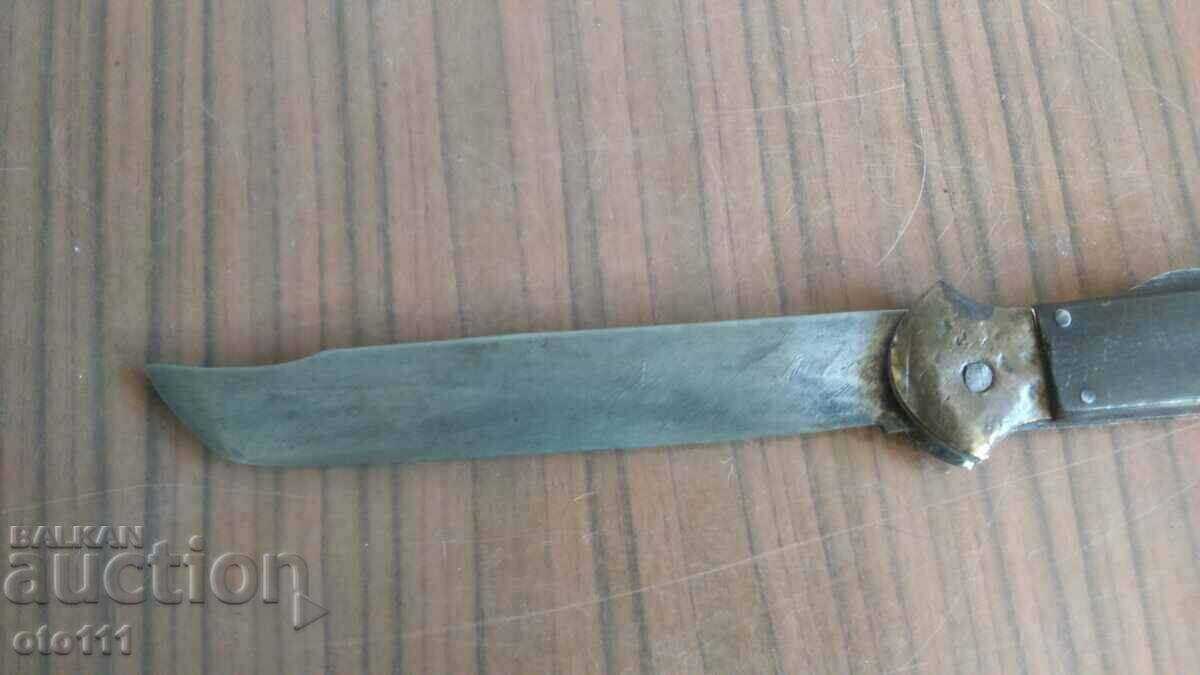 Auction OLD LARGE FOLDING HUNTING KNIFE - PAINTED BUFFALO HORN Auction OLD LARGE FOLDING HUNTING KNIFE - PAINTED BUFFALO HORN