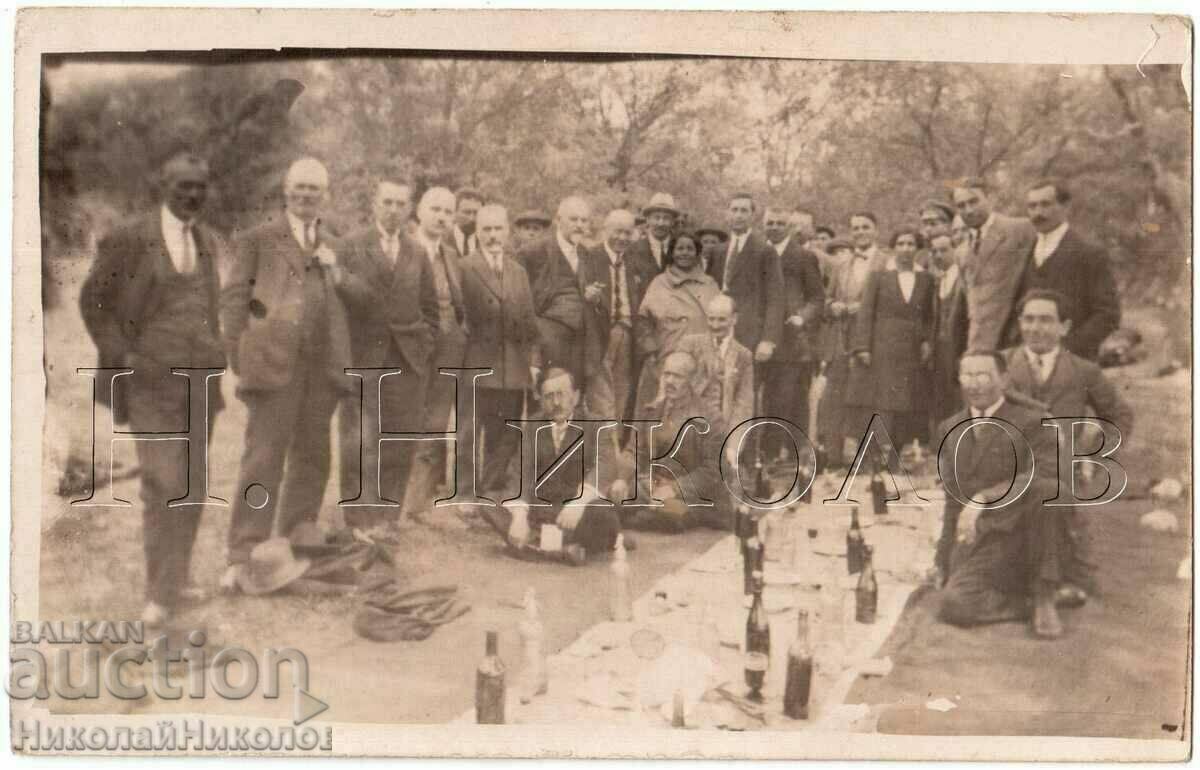 OLD PHOTO FAMILY HOLIDAY OUTDOOR TABLE G093 OLD PHOTO FAMILY HOLIDAY OUTDOOR TABLE G093