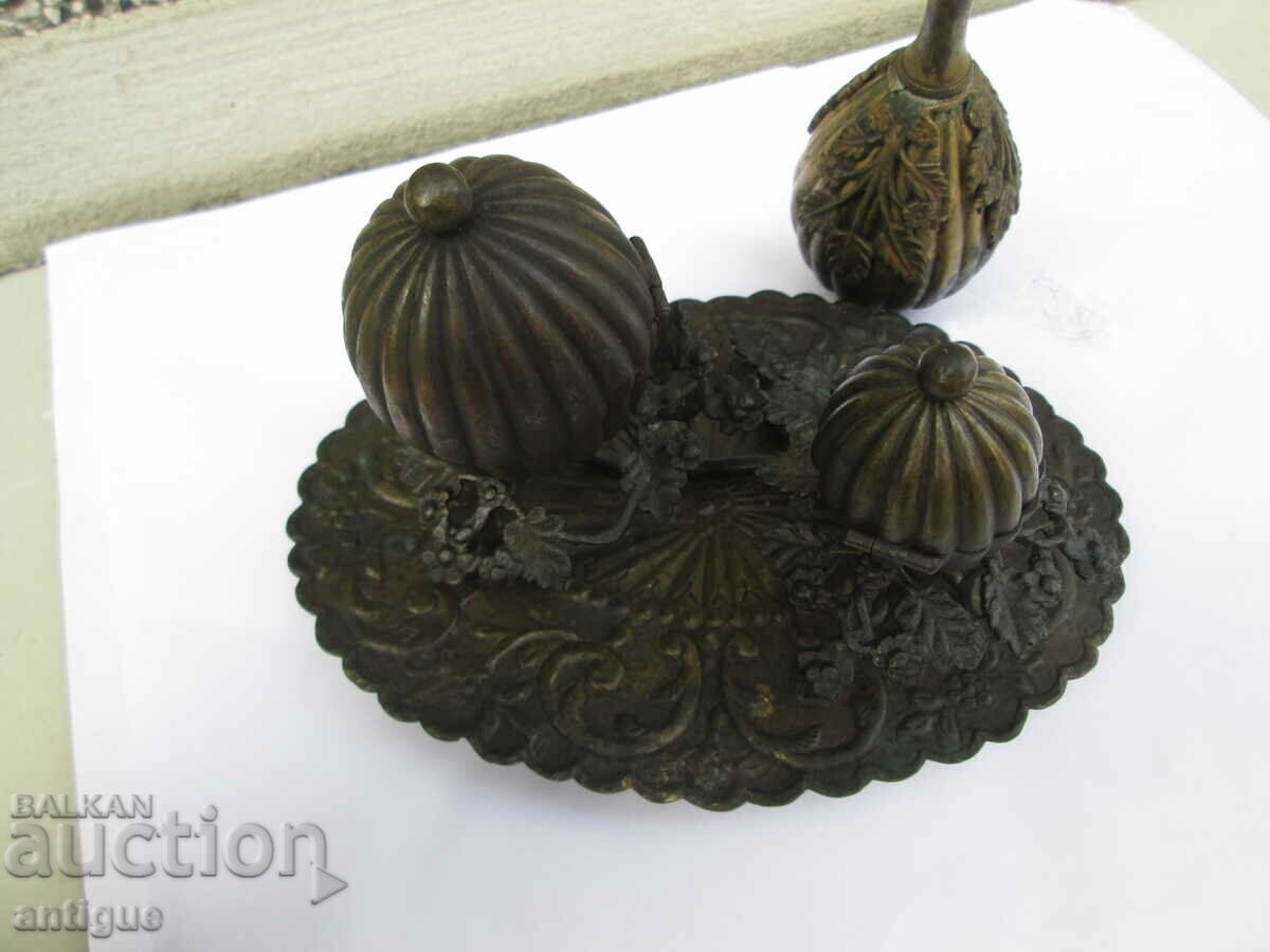 VESSEL FOR THANKSGIVING - TURKEY END OF THE 19th CENTURY BRONZE with price 2000.00 BGN | € 1022.58 VESSEL FOR THANKSGIVING - TURKEY END OF THE 19th CENTURY BRONZE with price 2000.00 BGN | € 1022.58