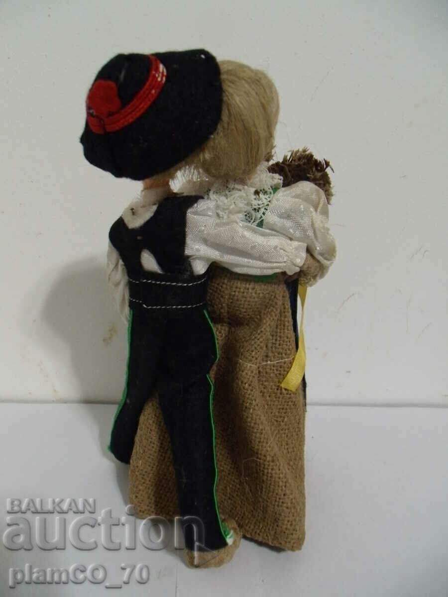 Παράδοση #*6833 παλιά κούκλα Παράδοση #*6833 παλιά κούκλα