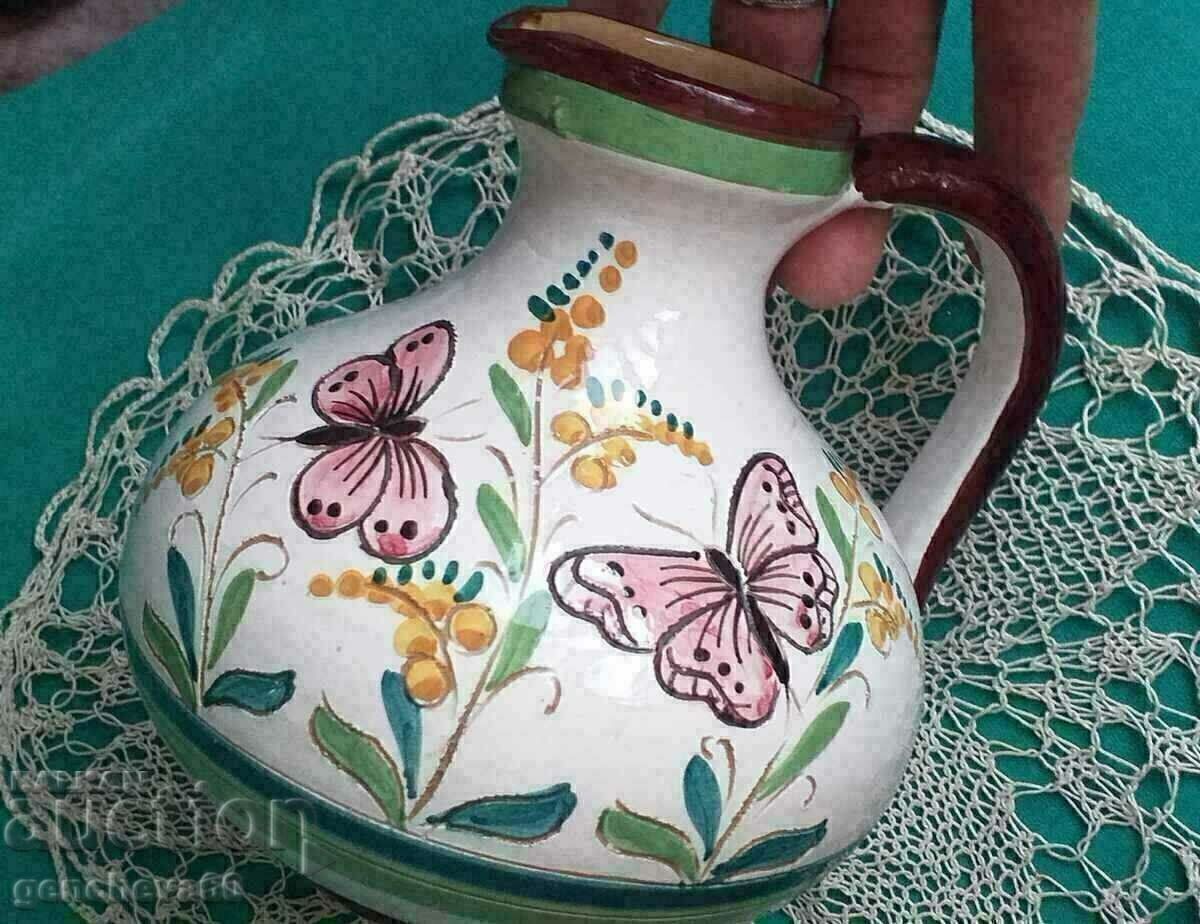 Delivery of Ceramic vase with handle, hand-painted / Italy Delivery of Ceramic vase with handle, hand-painted / Italy