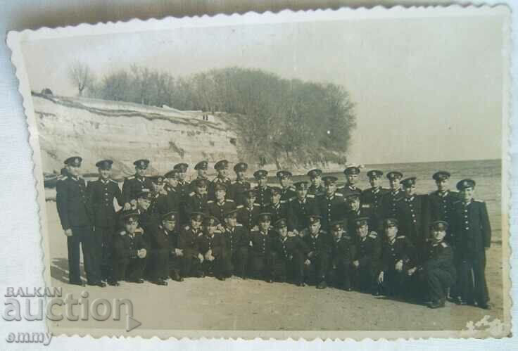Стара снимка - войници, военни ,униформи. Варна 1949