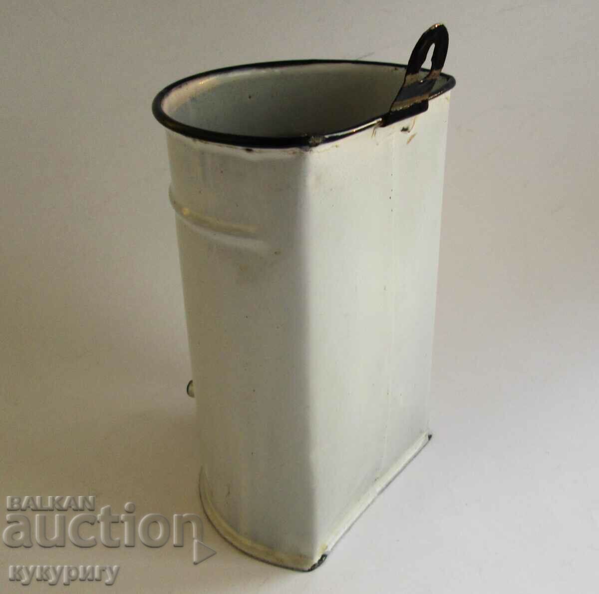 Доставка на Стар емайлиран съд за вода с етикет Царство България Доставка на Стар емайлиран съд за вода с етикет Царство България