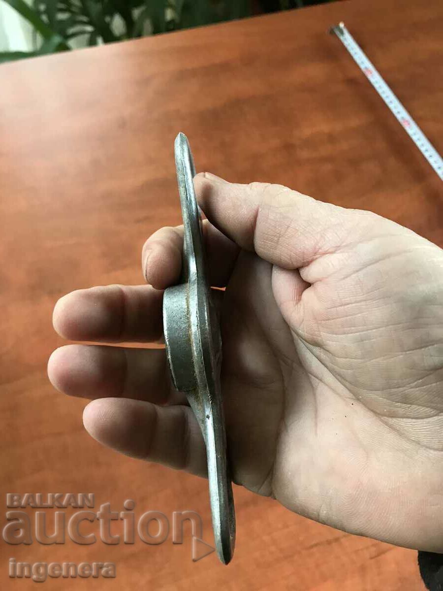 Delivery of RETRO METAL BOTTLE OPENER AND CLOSER Delivery of RETRO METAL BOTTLE OPENER AND CLOSER