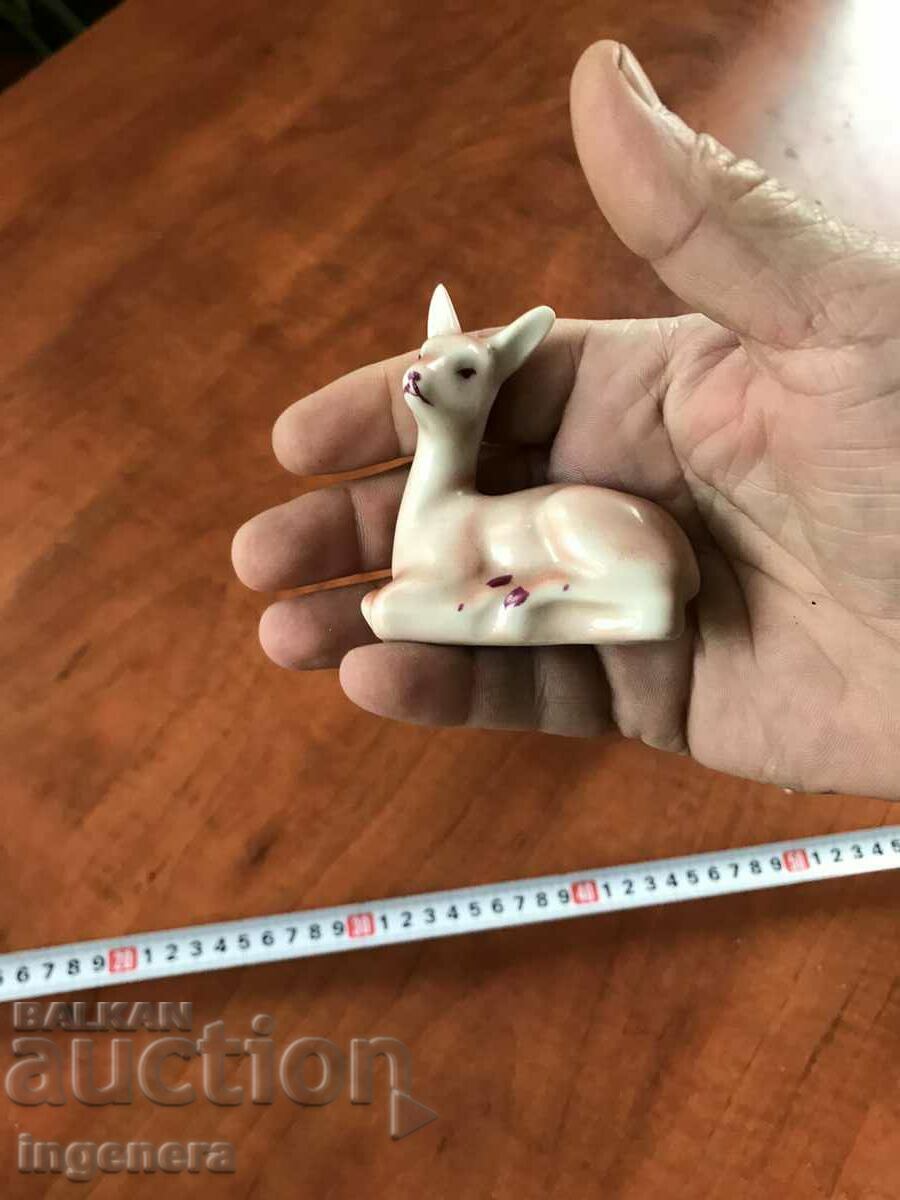 PORCELAIN FIGURE STATUETTE FEE AND DOE FROM SOCA - 5 PORCELAIN FIGURE STATUETTE FEE AND DOE FROM SOCA - 5