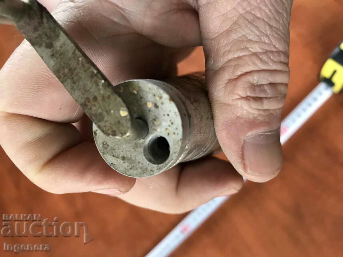 Delivery of MINI TOURIST CHERRY PEPPER GRINDER Delivery of MINI TOURIST CHERRY PEPPER GRINDER