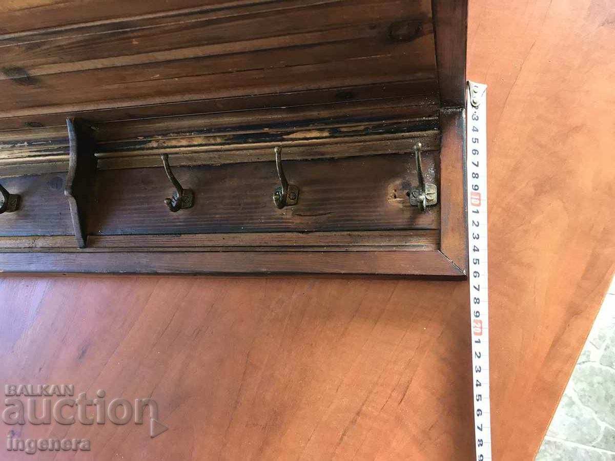 Licitație Umeraș Umeraș PERETE LEMN ANTICH CU RAFT Licitație Umeraș Umeraș PERETE LEMN ANTICH CU RAFT