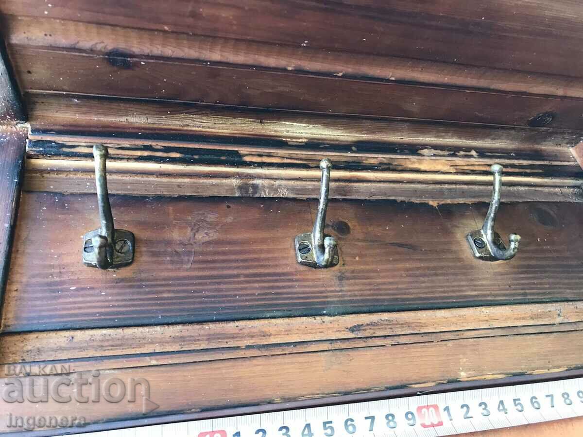 Umeraș Umeraș PERETE LEMN ANTICH CU RAFT - 5 Umeraș Umeraș PERETE LEMN ANTICH CU RAFT - 5