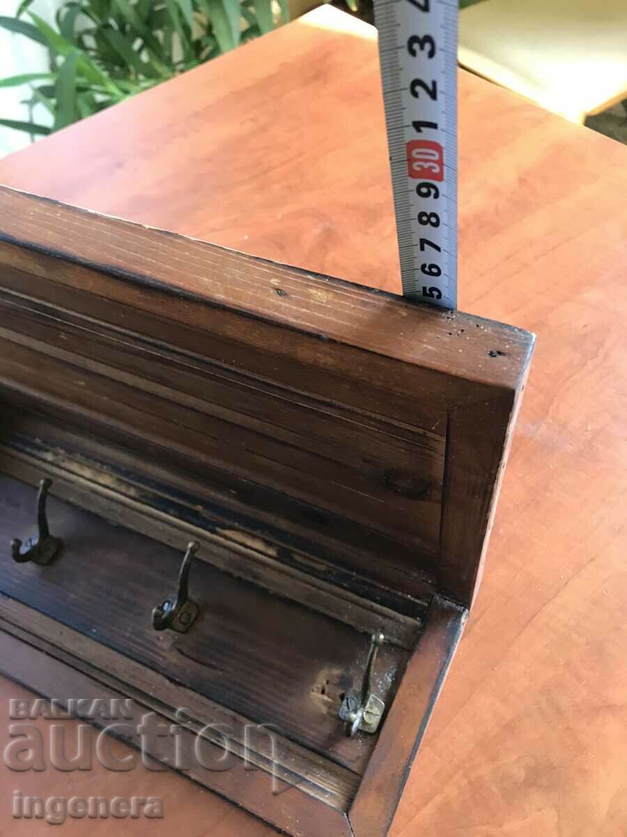 Umeraș Umeraș PERETE LEMN ANTICH CU RAFT - 6 Umeraș Umeraș PERETE LEMN ANTICH CU RAFT - 6