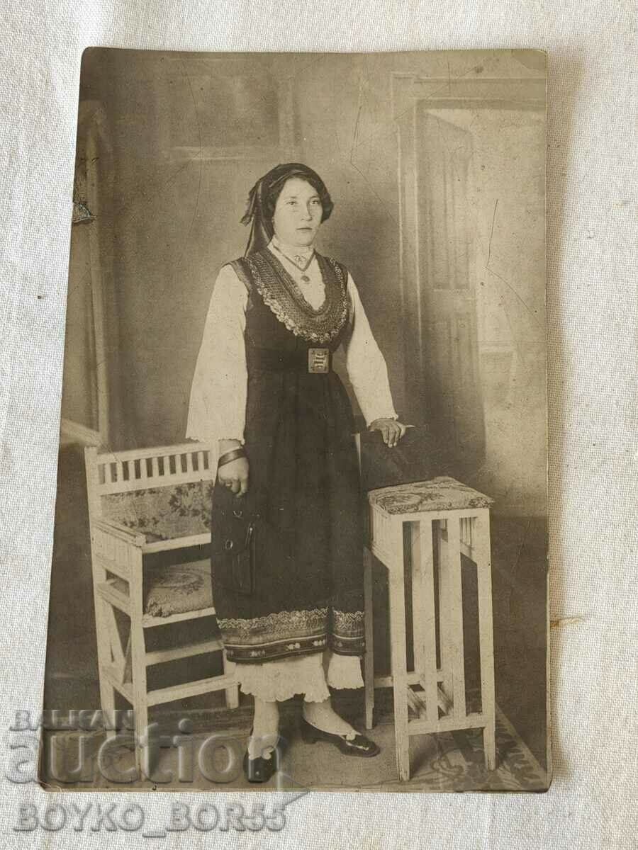 Старинна Снимка на Жена с Оригинална Шопска Носия