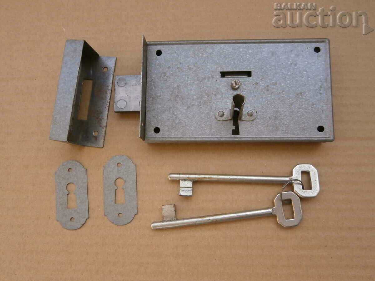 Οι παλιές κλειδαριές κλειδώματος κλειδώνουν τις κλειδαριές