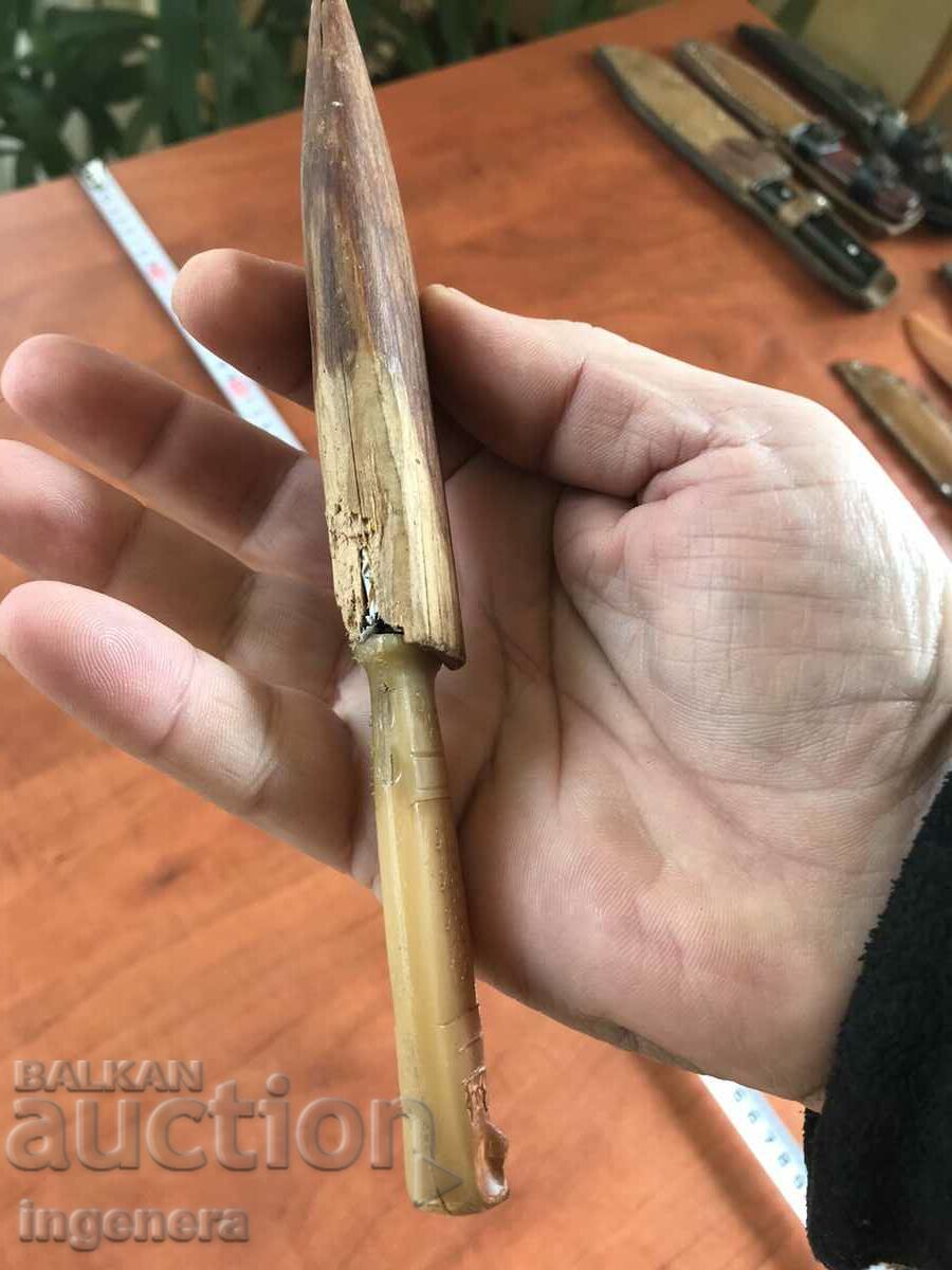 Auction KNIFE BLADE EAGLE HEAD PLASTIC HANDLE WOODEN CAN Auction KNIFE BLADE EAGLE HEAD PLASTIC HANDLE WOODEN CAN