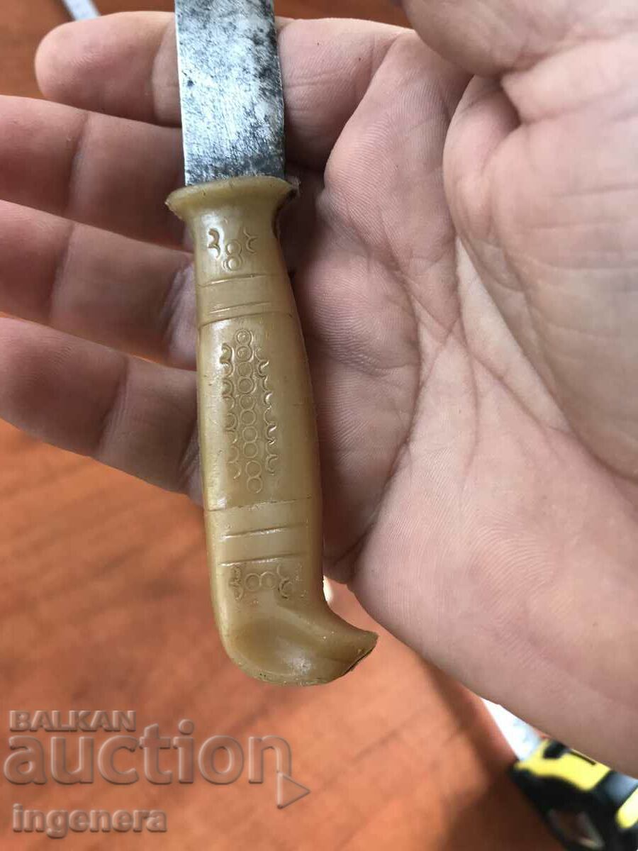 Delivery of KNIFE BLADE EAGLE HEAD PLASTIC HANDLE WOODEN CAN Delivery of KNIFE BLADE EAGLE HEAD PLASTIC HANDLE WOODEN CAN