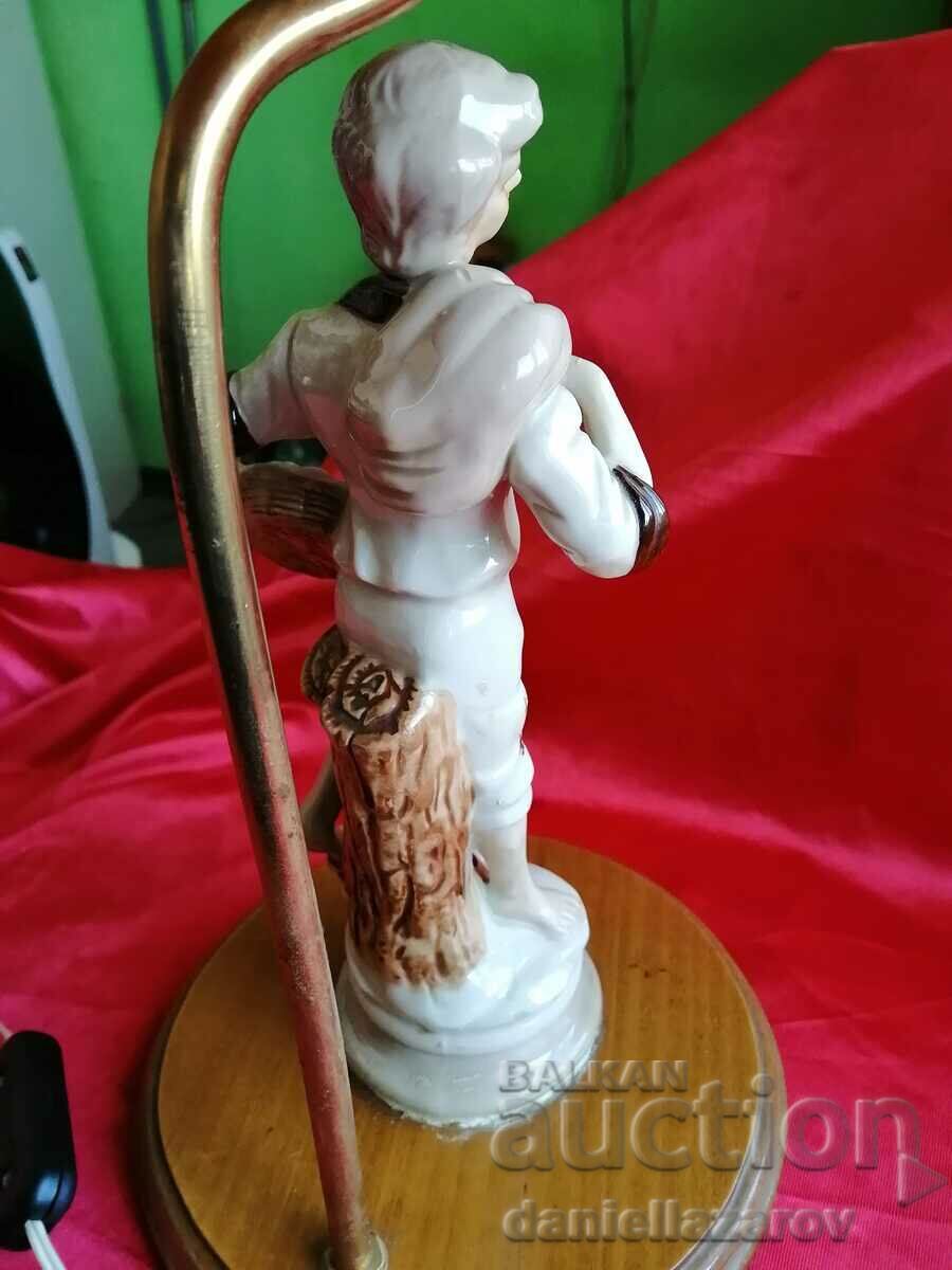 Livrarea Veche lampă de masă franceză cu figurină din porțelan Livrarea Veche lampă de masă franceză cu figurină din porțelan
