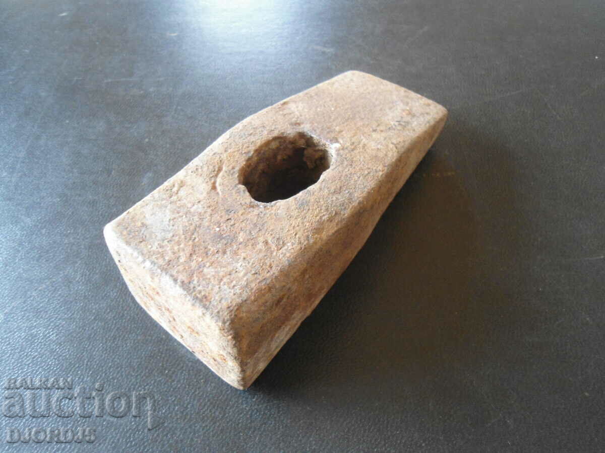 Old hammer, 1.150 kg with price 4.00 BGN | € 2.05