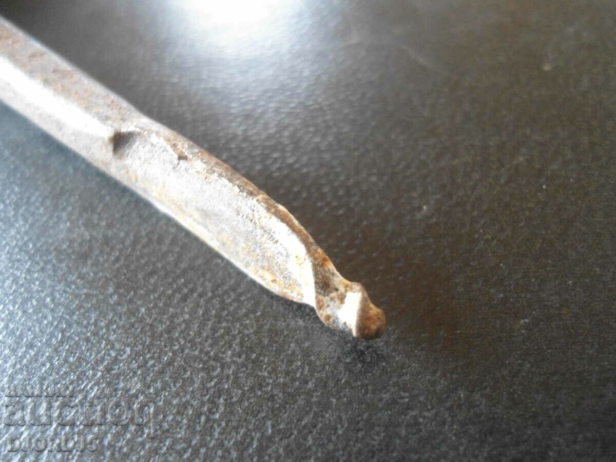 Auction Old drill, chipping Auction Old drill, chipping