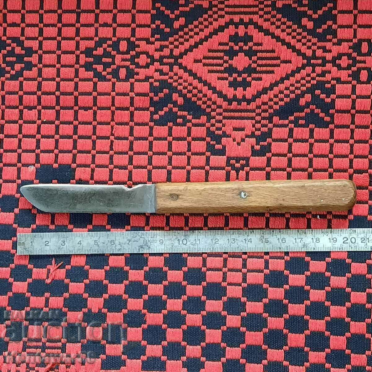 An old electrician's knife. with price 5.00 BGN | € 2.56 An old electrician's knife. with price 5.00 BGN | € 2.56