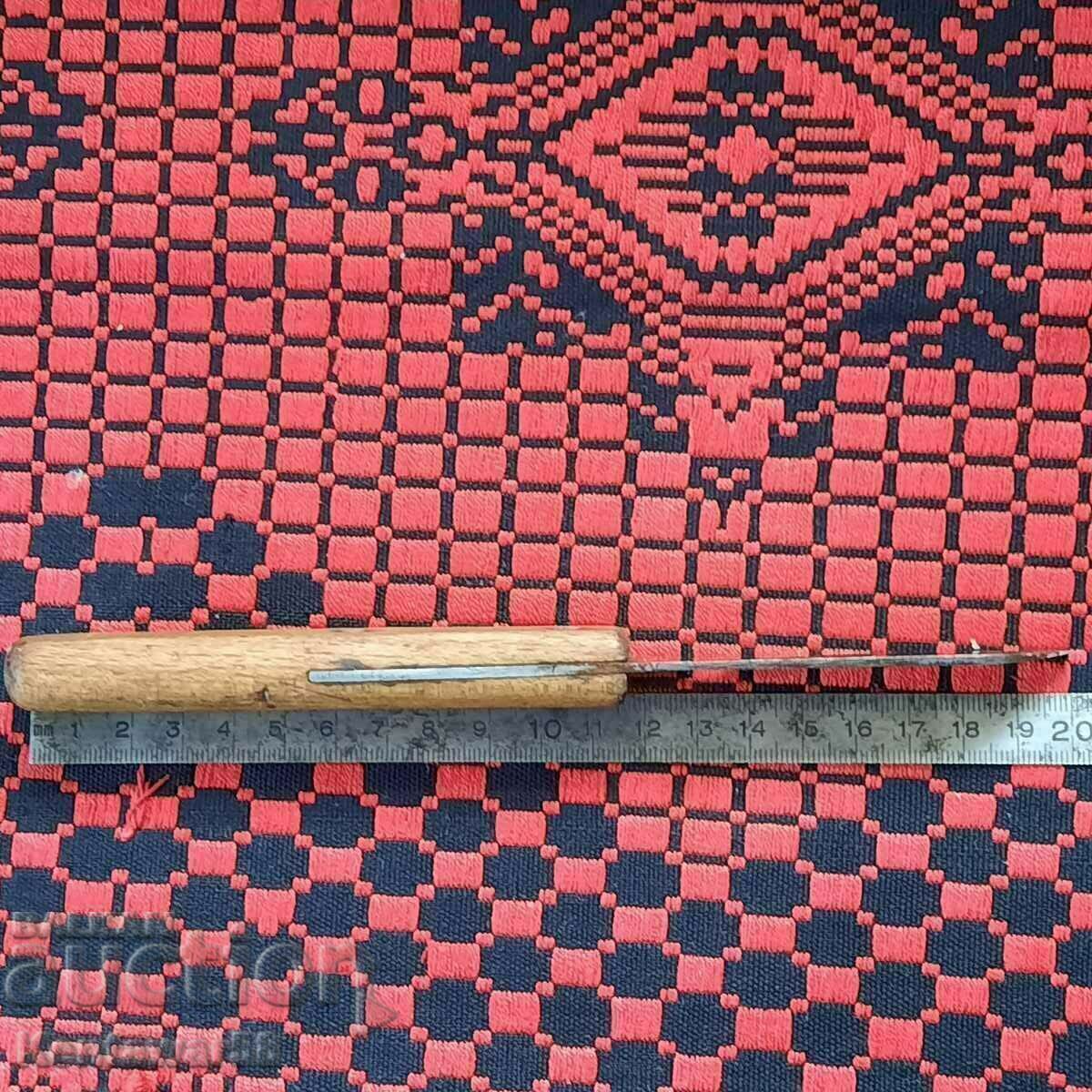 Auction An old electrician's knife. Auction An old electrician's knife.