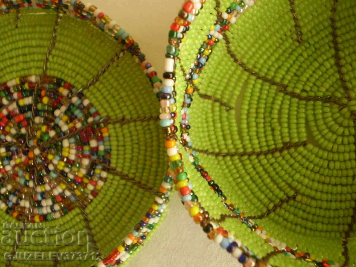 Licitație Cutie de bijuterii realizata manual din margele multicolore Licitație Cutie de bijuterii realizata manual din margele multicolore