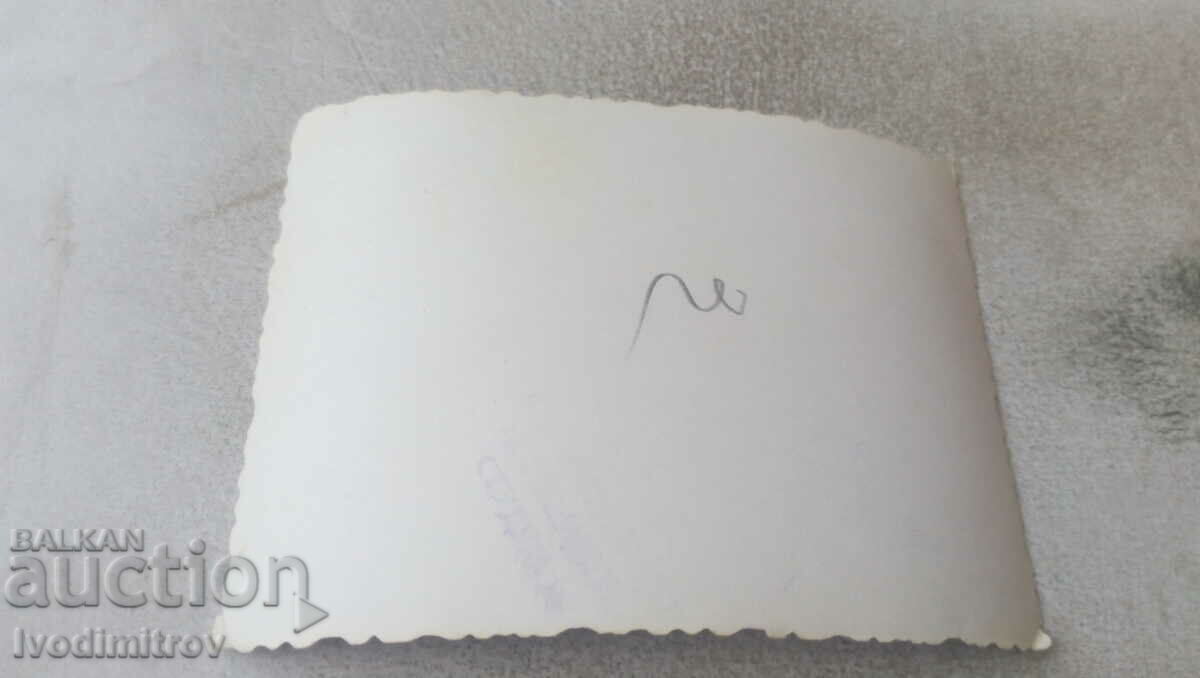 Photo Young man and woman on a cliff above the sea with price 1.65 BGN | € 0.84 Photo Young man and woman on a cliff above the sea with price 1.65 BGN | € 0.84