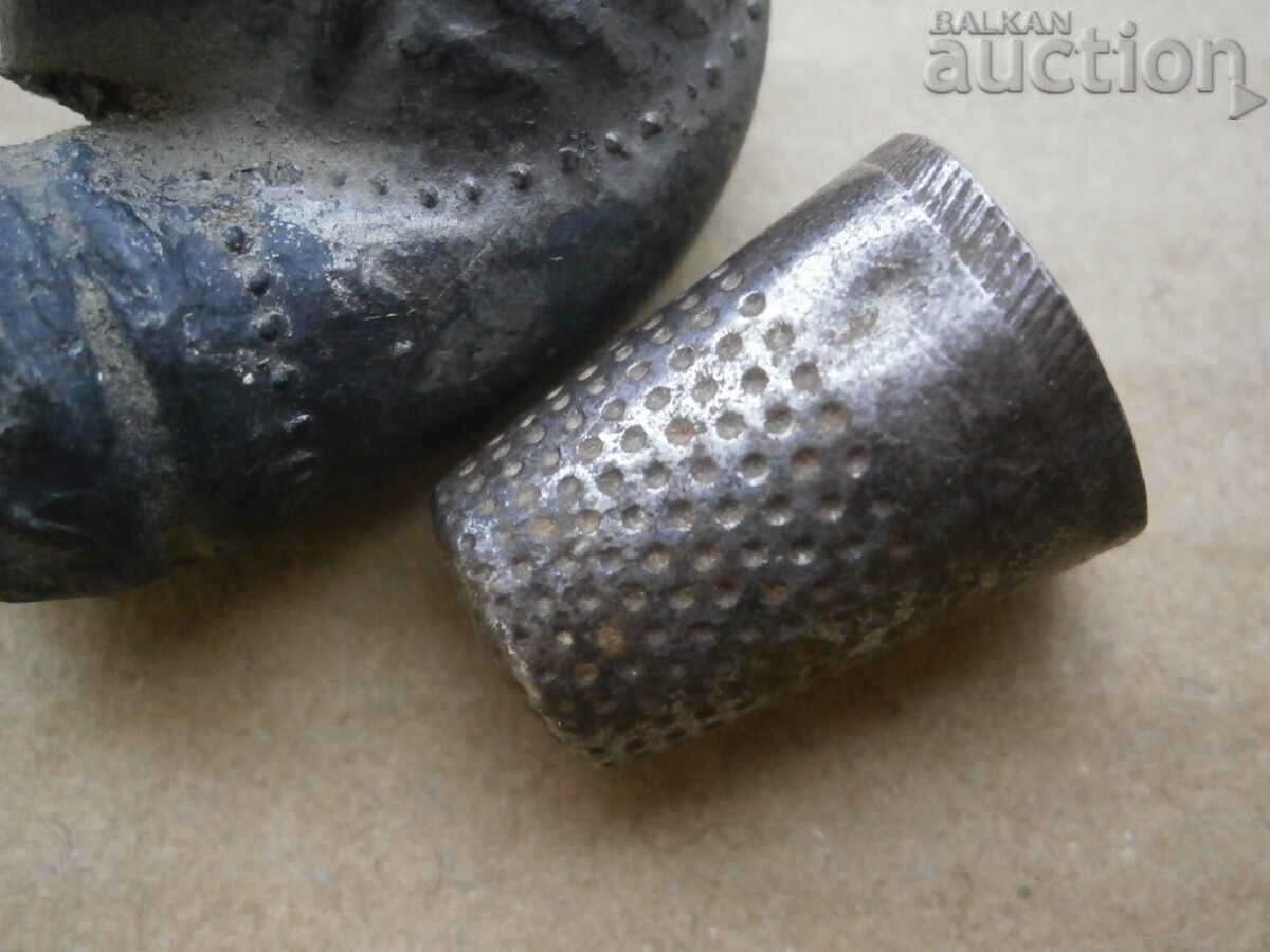 Auction ceramic chibuk pipe 17th century and sewing sprinkler lot Auction ceramic chibuk pipe 17th century and sewing sprinkler lot