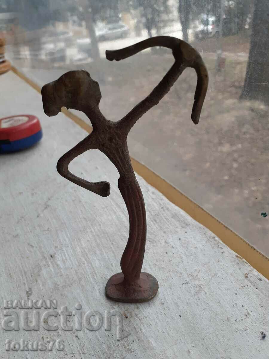 Delivery of Figure statuette bronze replica Delivery of Figure statuette bronze replica