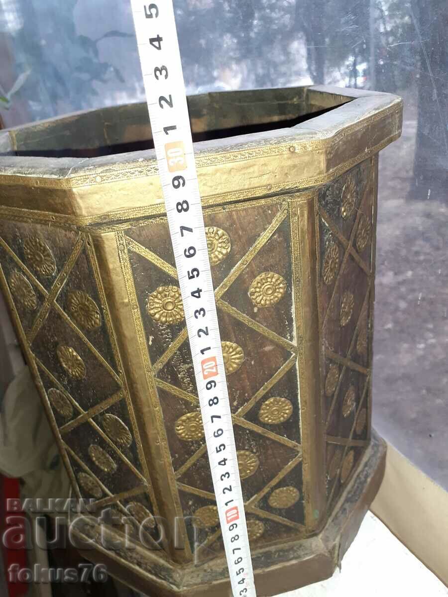 Beautiful old wood and bronze umbrella stand - 6 Beautiful old wood and bronze umbrella stand - 6