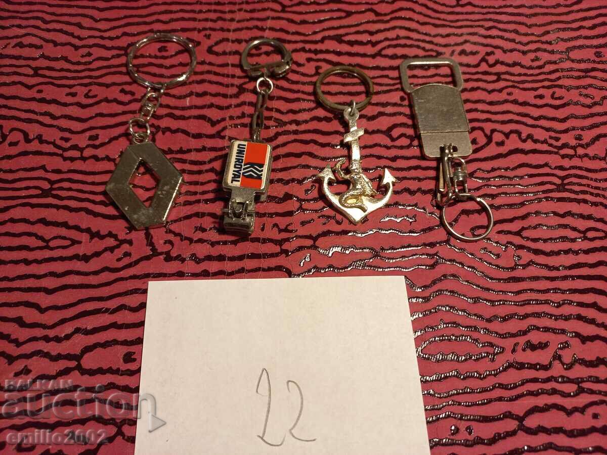 Lot of 22 keychains